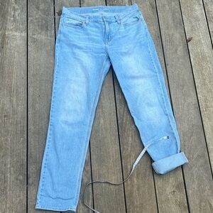 Boyfriend cut light wash jeans